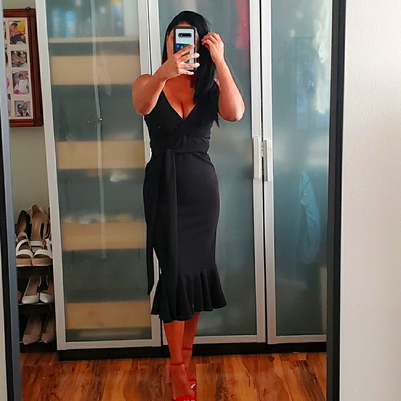 Dresses & Skirts - Black midi dress